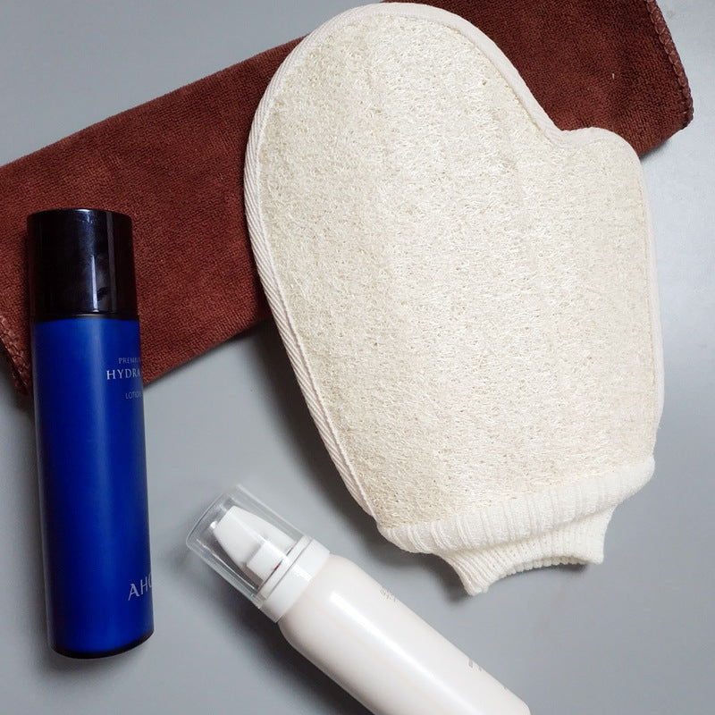 Biodegradable loofah sponge – gentle exfoliation for showers.